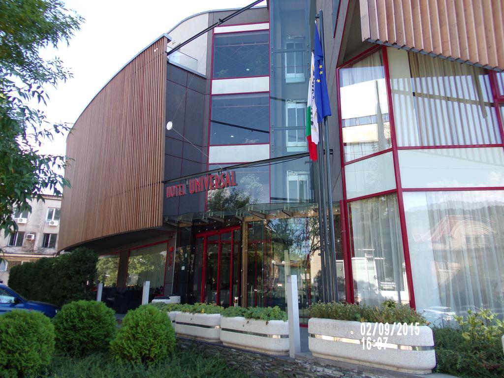 Universal Hotel دوبنيتسا المظهر الخارجي الصورة